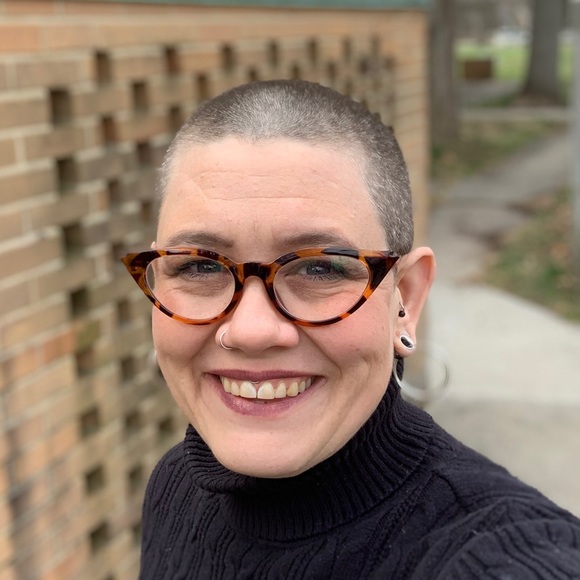 Meet your Posher, Becca - Picture 2 of 2